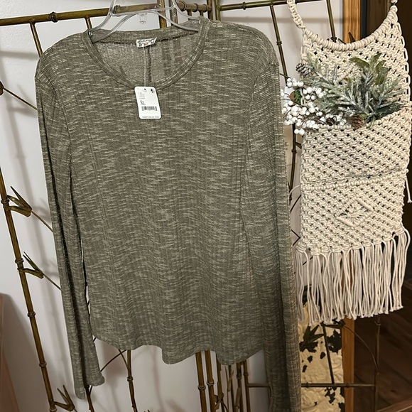 Free People Intimately Aura Layering Top. New with tags, size XL. - Picture 7 of 8